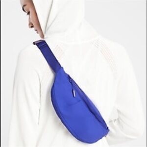 Athleta Kinetic Crossbody/Waist Belt Bag Nylon Fanny Pack NWT In Merlin Blue